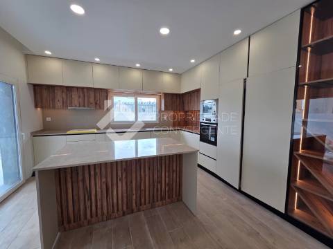 Moradia térrea T4 isolada - Palmela