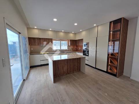 Moradia térrea T4 isolada - Palmela