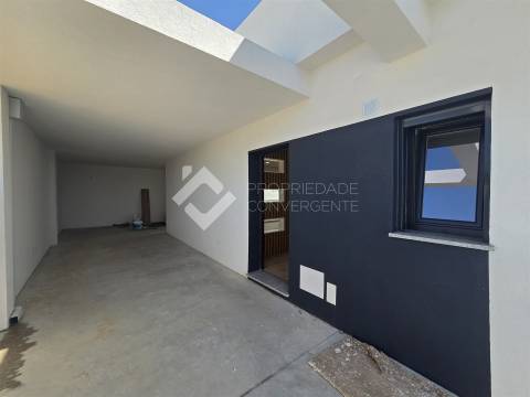 Moradia térrea T4 isolada - Palmela