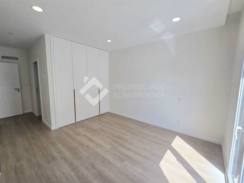 Moradia térrea T4 isolada - Palmela
