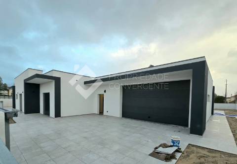 Moradia Isolada T3 com piscina - Azeitão