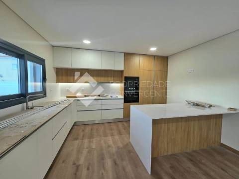 Moradia Isolada T3 com piscina - Azeitão