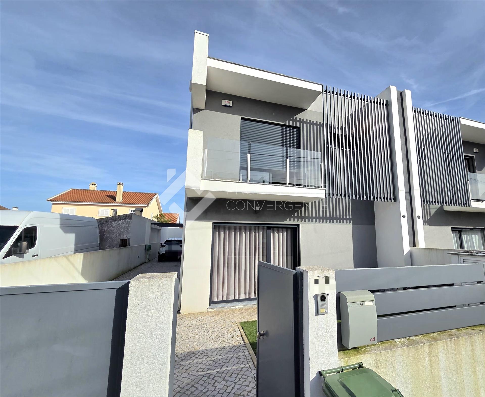 Moradia Geminada T4 - Fernão Ferro