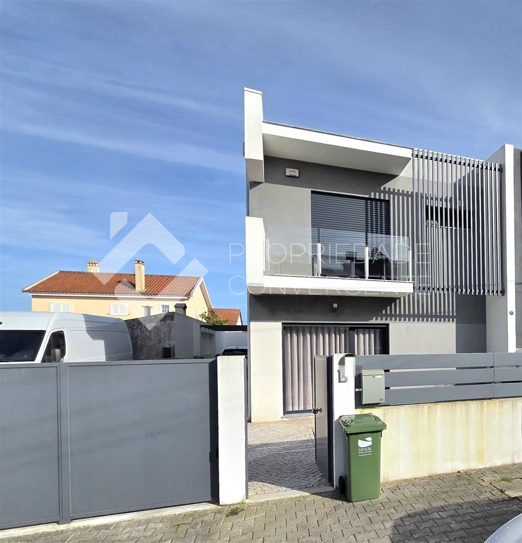 Moradia Geminada T4 - Fernão Ferro