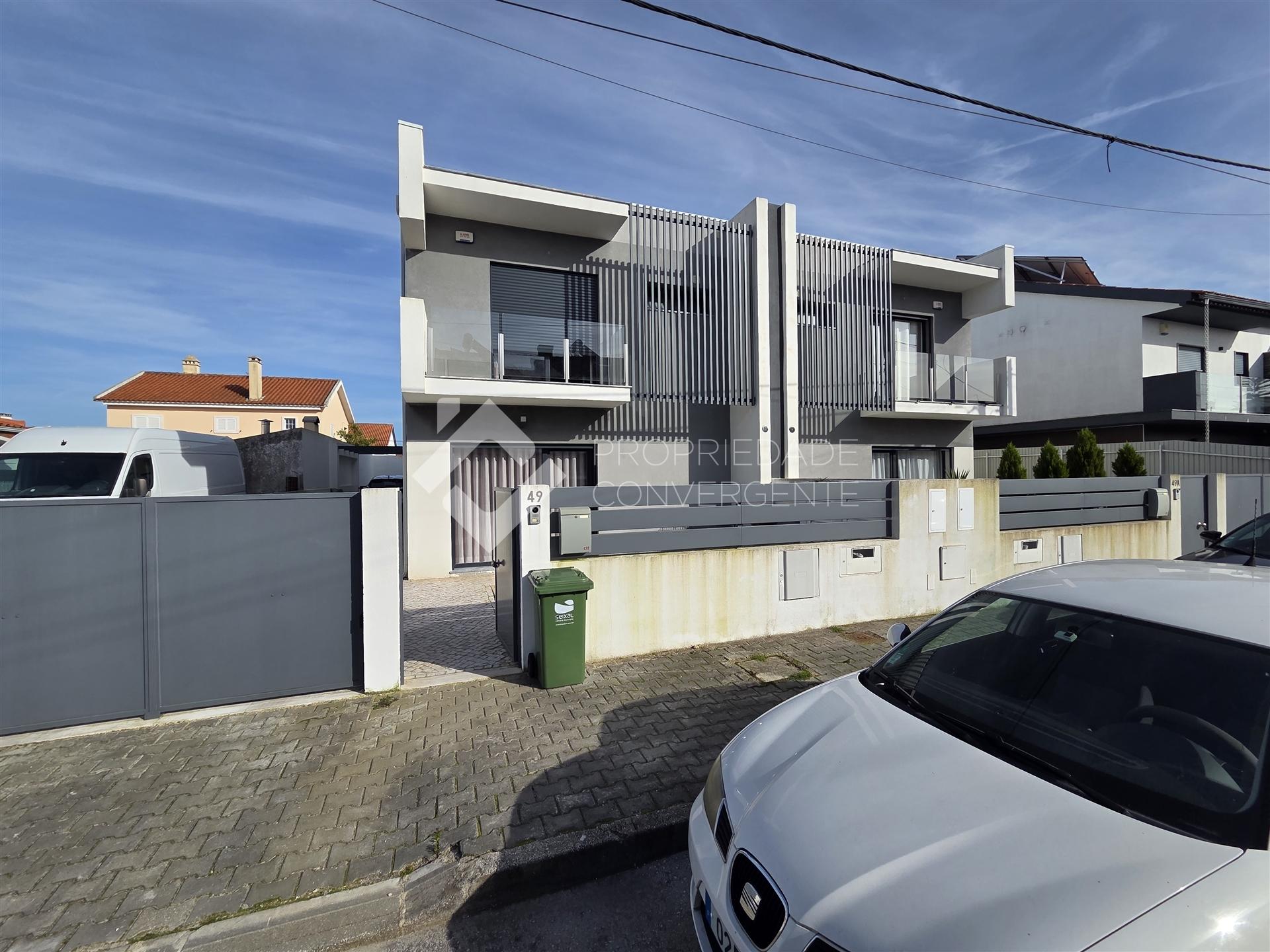 Moradia Geminada T4 - Fernão Ferro