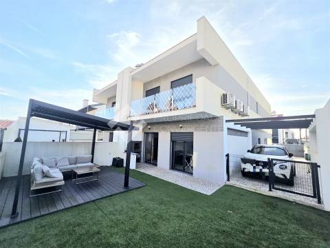 Moradia Geminada T4 - Fernão Ferro