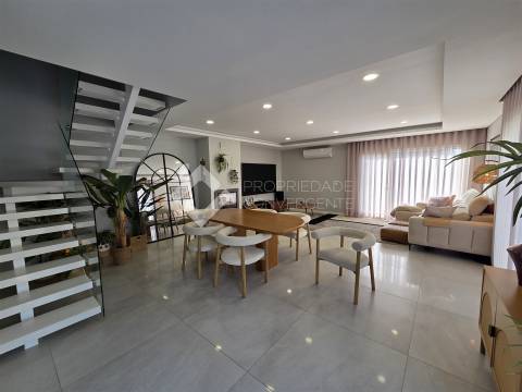 Moradia Geminada T4 - Fernão Ferro