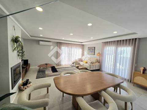 Moradia Geminada T4 - Fernão Ferro