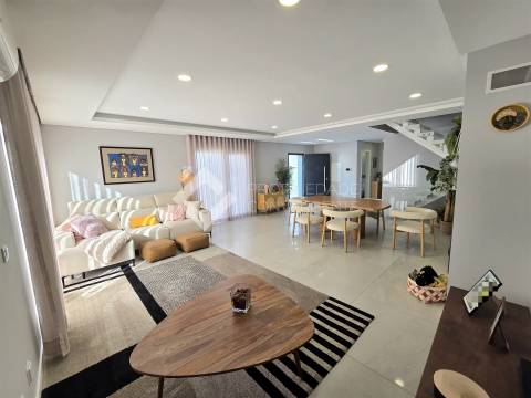 Moradia Geminada T4 - Fernão Ferro