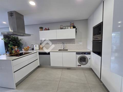 Moradia Geminada T4 - Fernão Ferro