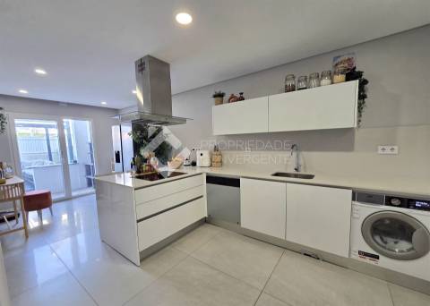 Moradia Geminada T4 - Fernão Ferro