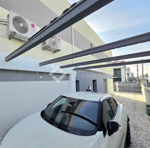 Moradia Geminada T4 - Fernão Ferro