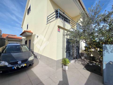 Moradia Geminada Triplex T3 - Quinta do Conde