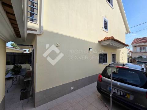 Moradia Geminada Triplex T3 - Quinta do Conde