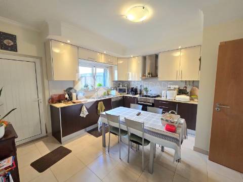 Moradia Geminada Triplex T3 - Quinta do Conde