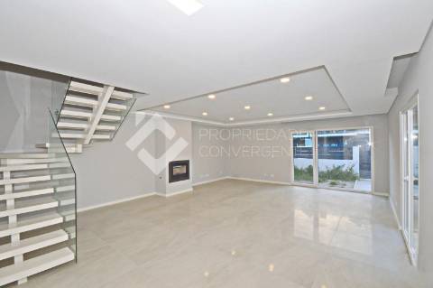 Moradia Geminada T4 - Fernão Ferro