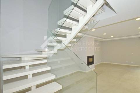 Moradia Geminada T4 - Fernão Ferro