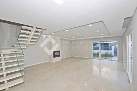 Moradia Geminada T4 - Fernão Ferro