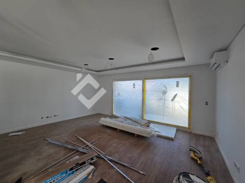 Moradia Geminada T4 - Fernão Ferro