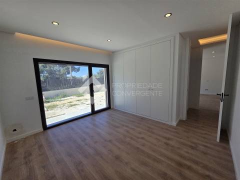 Moradia de Luxo T4 com piscina - Azeitão