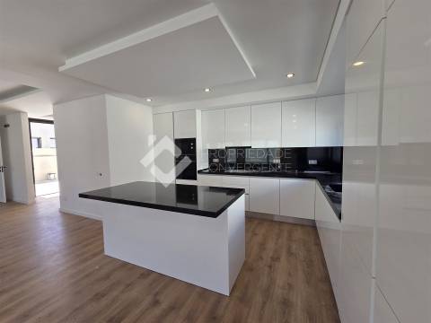 Moradia de Luxo T4 com piscina - Azeitão