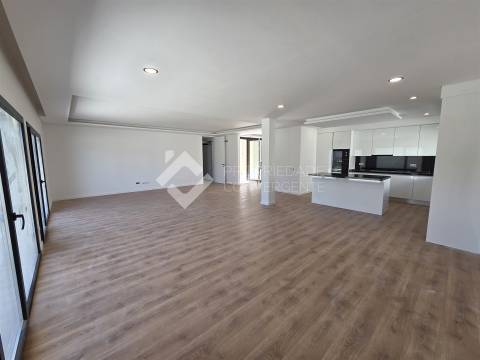 Moradia de Luxo T4 com piscina - Azeitão