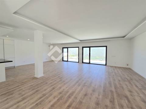 Moradia de Luxo T4 com piscina - Azeitão