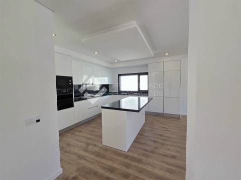 Moradia de Luxo T4 com piscina - Azeitão