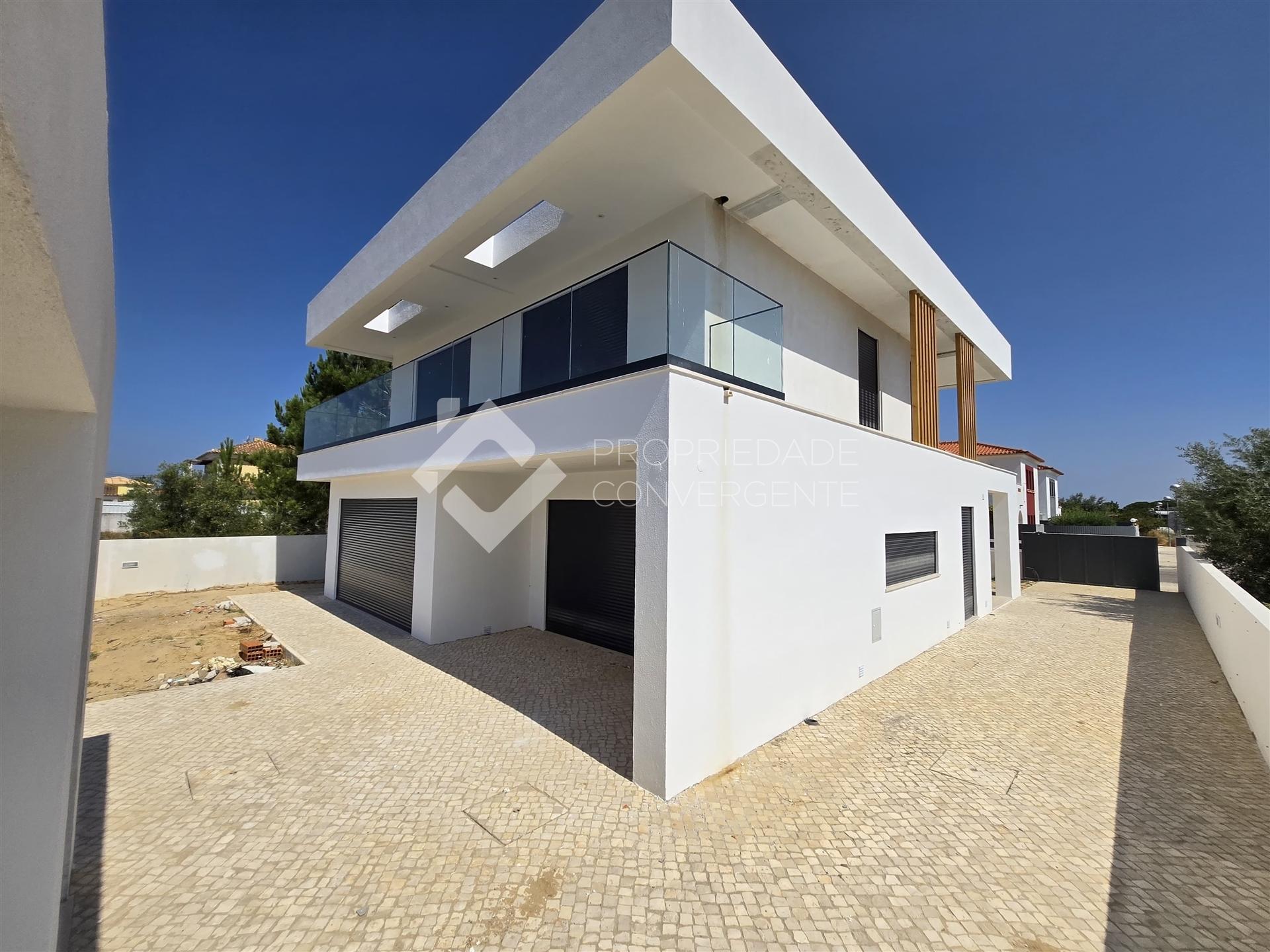 Moradia Isolada T4 com piscina - Azeitão