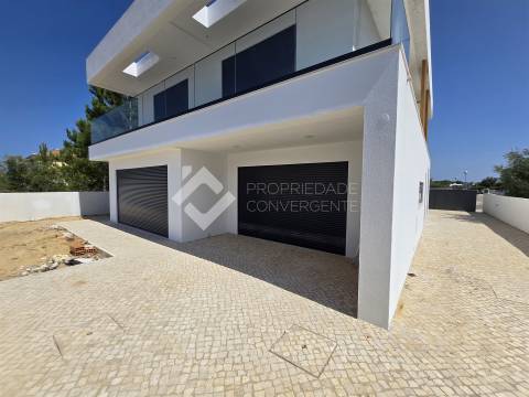 Moradia Isolada T4 com piscina - Azeitão