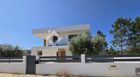 Moradia Isolada T4 com piscina - Azeitão