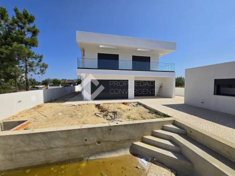 Moradia Isolada T4 com piscina - Azeitão