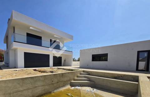 Moradia Isolada T4 com piscina - Azeitão