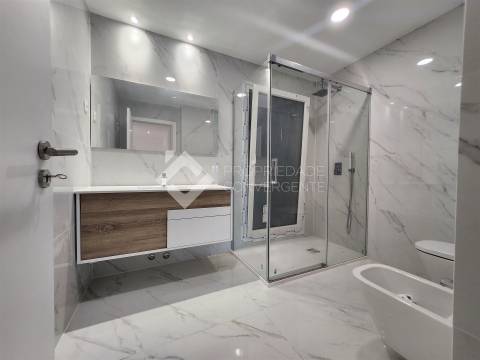 Moradia Isolada T4 com piscina - Azeitão