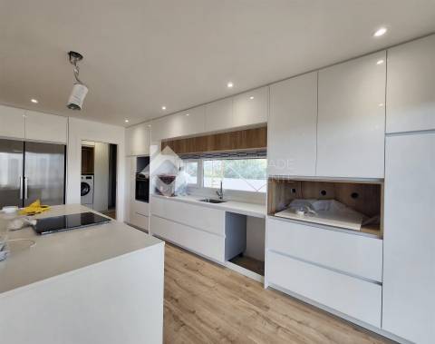 Moradia Isolada T4 com piscina - Azeitão