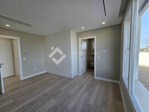 Moradia Isolada T3 com piscina - Azeitão