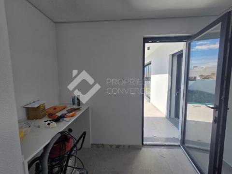 Moradia Isolada T4 com piscina - Azeitão