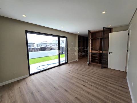 Moradia Isolada T4 com piscina - Azeitão