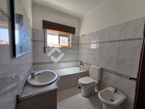 Apartamento T2 (para remodelar) - Azeitão