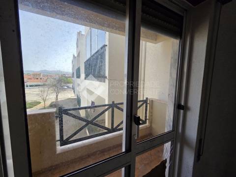 Apartamento T2 (para remodelar) - Azeitão