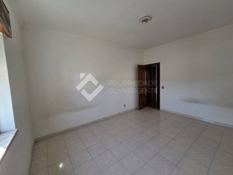 Apartamento T2 (para remodelar) - Azeitão