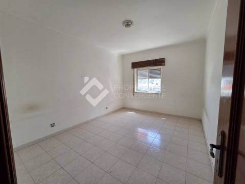 Apartamento T2 (para remodelar) - Azeitão