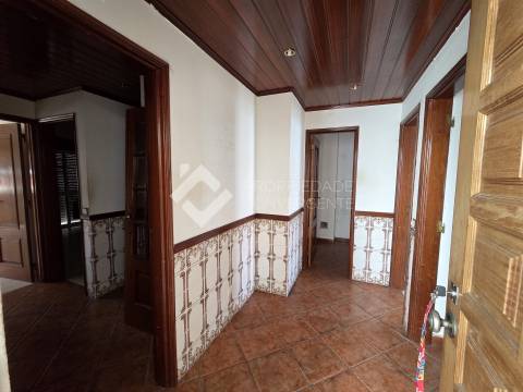 Apartamento T2 (para remodelar) - Azeitão