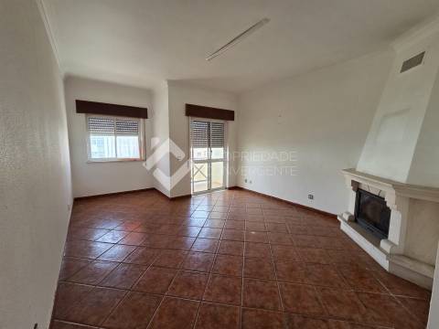 Apartamento T2 (para remodelar) - Azeitão