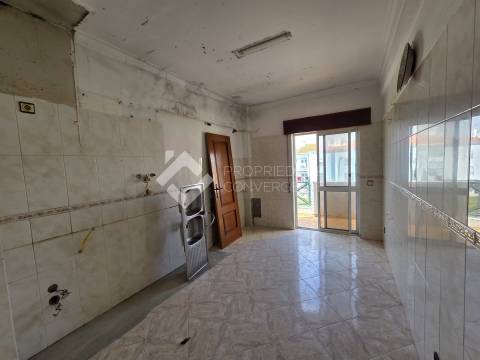 Apartamento T2 (para remodelar) - Azeitão