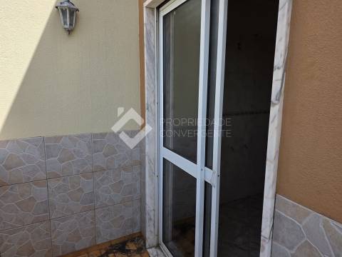 Apartamento T2 (para remodelar) - Azeitão