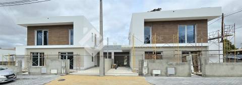 Moradia Isolada T4 com piscina - Azeitão