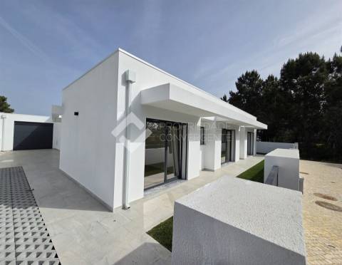 Moradia Isolada T4 com piscina - Azeitão