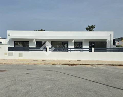 Moradia Isolada T4 com piscina - Azeitão