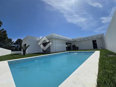Moradia Isolada T4 com piscina - Azeitão